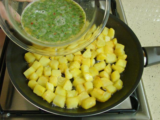 Yumurtalı Patates - Yapılışı (7/12) 