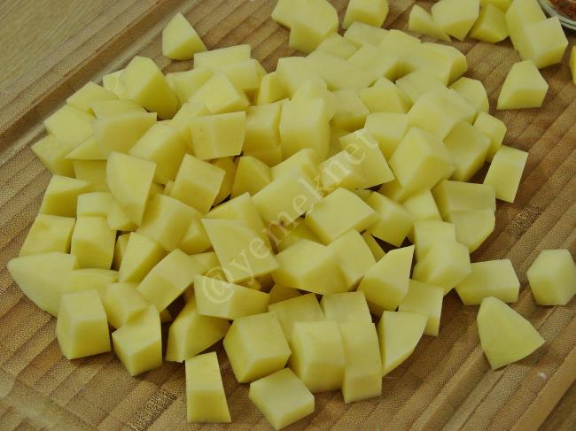 Fırında Patatesli Yumurta - Yapılışı (2/16) 