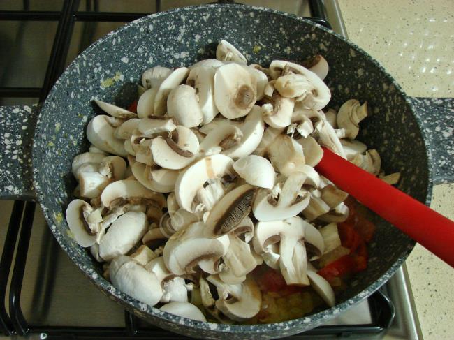 Mantarlı Ispanak Kavurması - Yapılışı (6/12) 