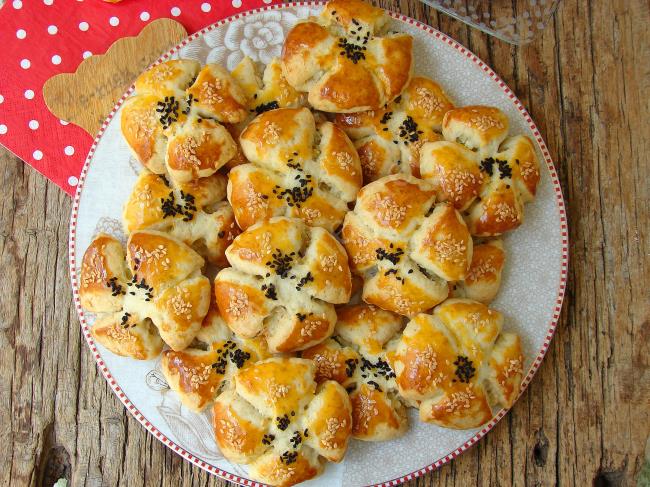 Mayasız Çiçek Poğaça - Yapılışı (14/16) 