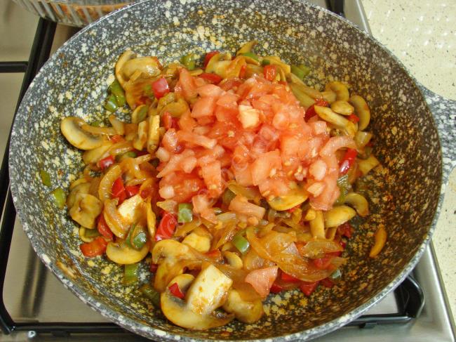 Sebzeli Soslu Tavuk Yemeği - Yapılışı (14/24) 