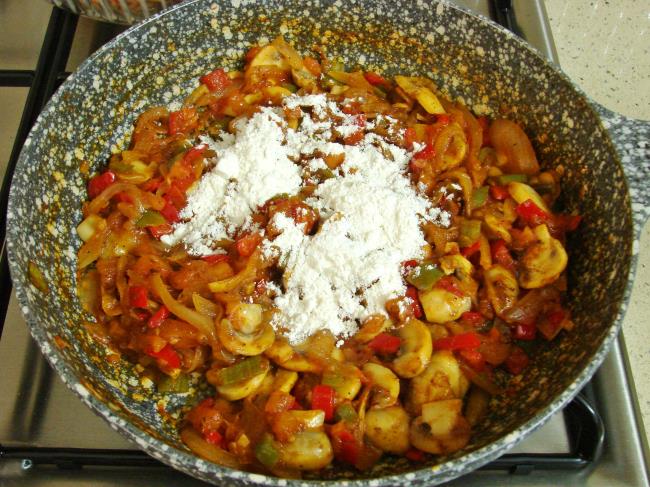 Sebzeli Soslu Tavuk Yemeği - Yapılışı (15/24) 