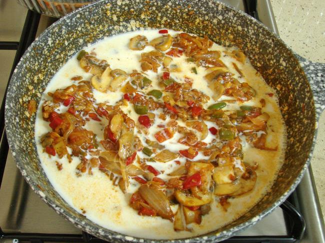 Sebzeli Soslu Tavuk Yemeği - Yapılışı (16/24) 