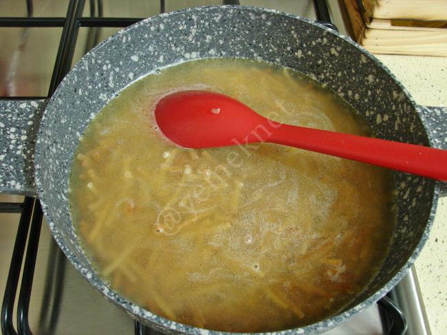 Tavuklu Erişte Pilavı - Yapılışı (10/16) 