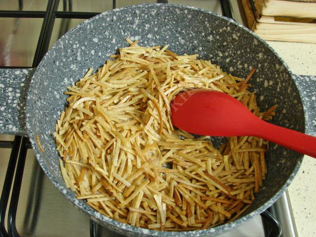 Tavuklu Erişte Pilavı - Yapılışı (9/16) 