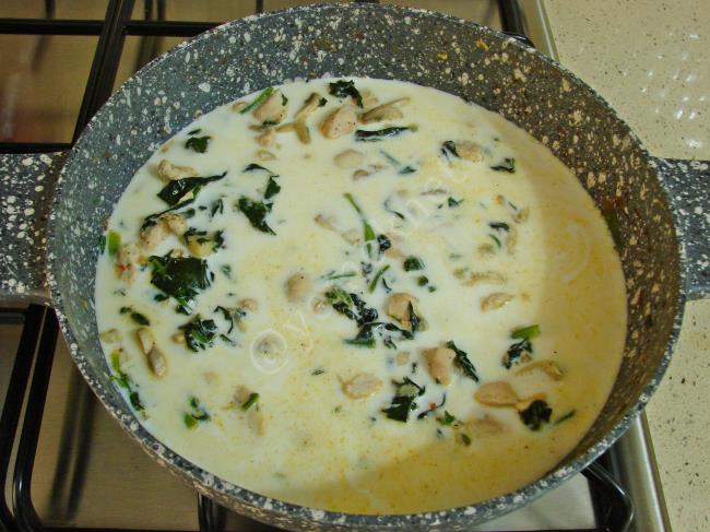 Tavuklu Ispanaklı Makarna - Yapılışı (10/16) 