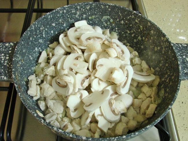 Tavuklu Ispanaklı Makarna - Yapılışı (5/16) 