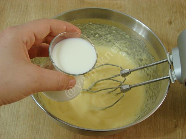 Çilekli Kek - Yapılışı (5/16) 