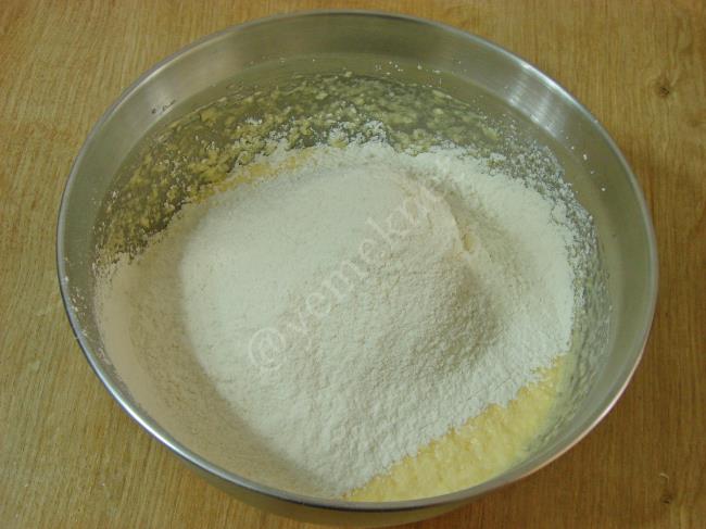 Çilekli Kek - Yapılışı (6/16) 