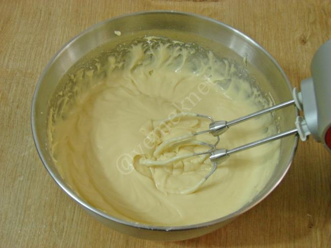 Çilekli Kek - Yapılışı (7/16) 