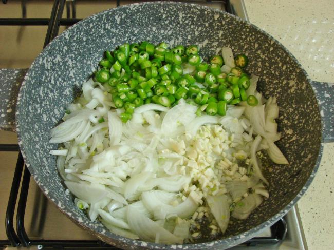 Domatesli Patlıcan Yemeği - Yapılışı (5/12) 