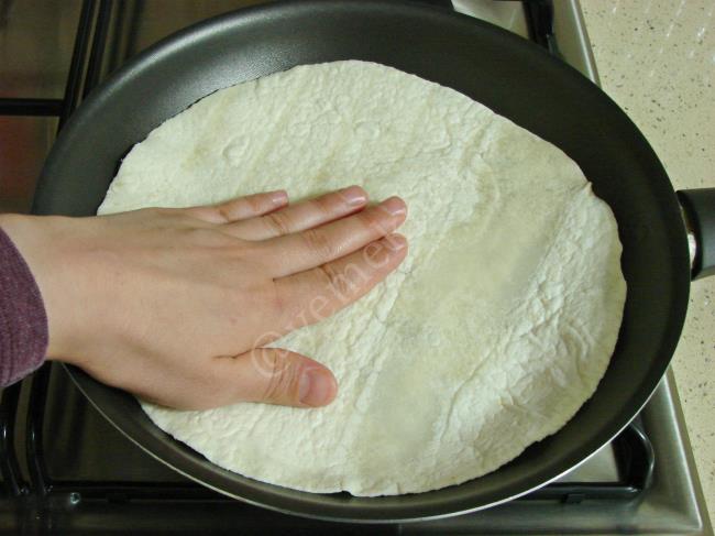 Lavaş Arası Omlet - Yapılışı (6/12) 