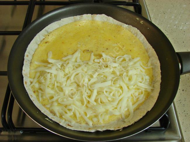 Lavaş Arası Omlet - Yapılışı (8/12) 