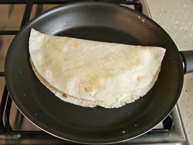 Lavaş Arası Omlet - Yapılışı (9/12) 