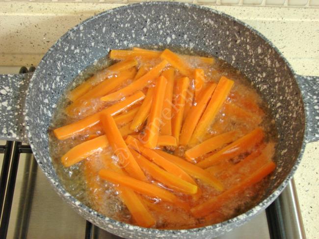 Yoğurtlu Havuç Kızartması - Yapılışı (3/8) 