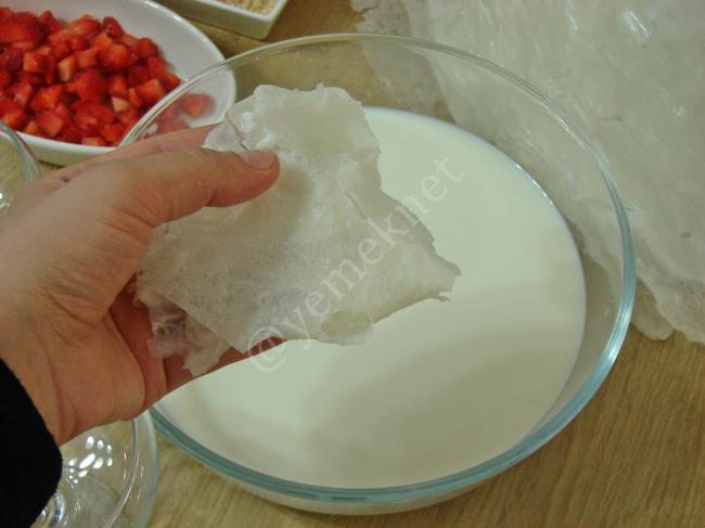 Çilekli Güllaç - Yapılışı (6/12) 