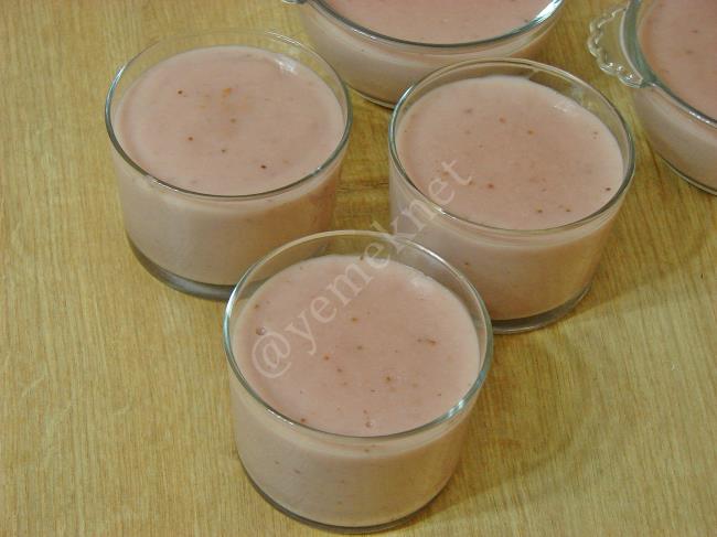 Çilekli Muhallebi - Yapılışı (9/12) 