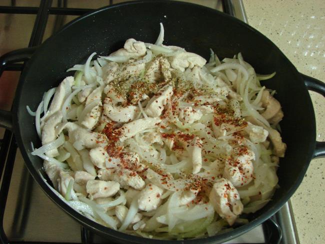 Soğanlı Tavuk Sote - Yapılışı (6/12) 