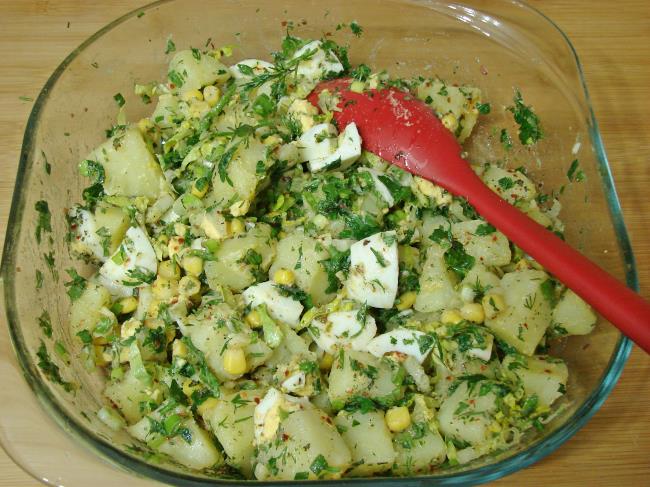 Yumurtalı Patates Salatası - Yapılışı (6/8) 