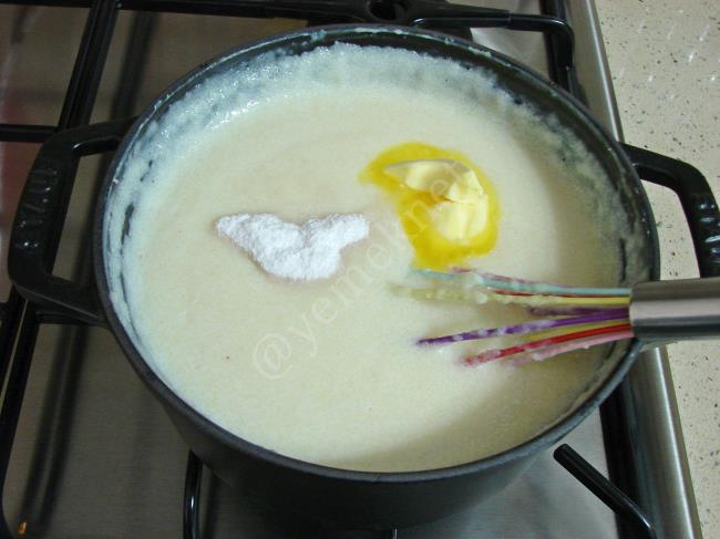 Çilek Soslu İrmik Tatlısı - Yapılışı (5/16) 