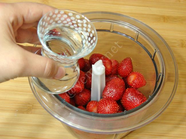 Çilek Soslu İrmik Tatlısı - Yapılışı (8/16) 