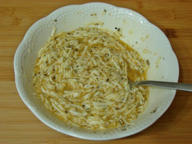 Fırında Kaşarlı Ekmek Dilimleri - Yapılışı (3/8) 