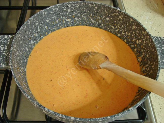 Kırmızı Biber Soslu Makarna - Yapılışı (10/16) 