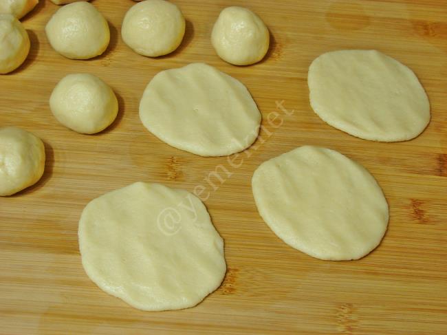 Mayasız Kıyır Poğaça - Yapılışı (6/16) 