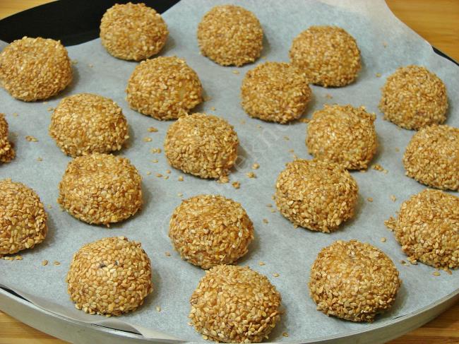 Susamlı Fındıklı Kurabiye - Yapılışı (9/12) 