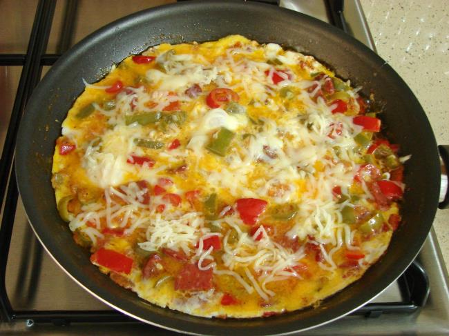 Biberli Sucuklu Yumurta - Yapılışı (12/16) 