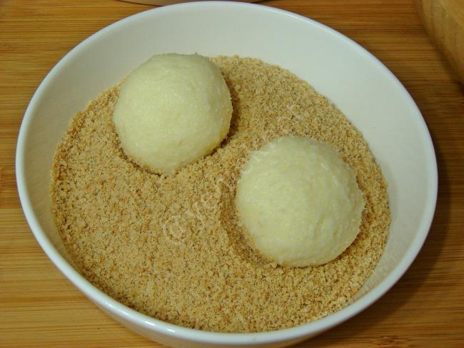 Bisküvili İrmik Topları - Yapılışı (12/16) 