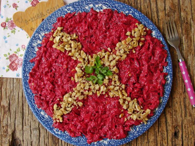 Sofralarınızı Renklendirecek, Enfes Bir Salata : Kırmızı Pancar Salatası