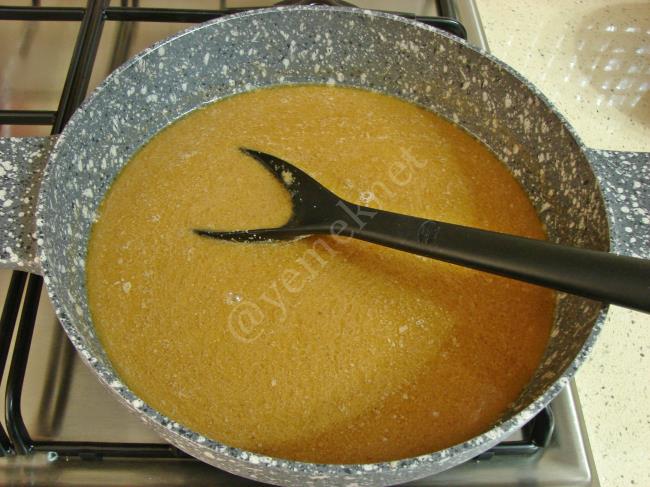 Pekmezli İrmik Helvası - Yapılışı (9/12) 