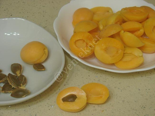 Taze Kayısı Kompostosu - Yapılışı (4/8) 