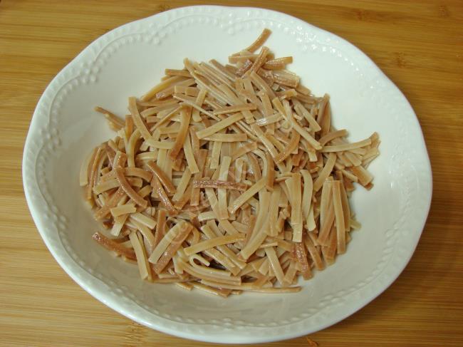 Yoğurtlu Sebzeli Erişte Salatası - Yapılışı (11/20) 