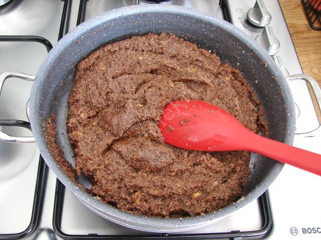 Çikolatalı İrmik Helvası - Yapılışı (10/12) 