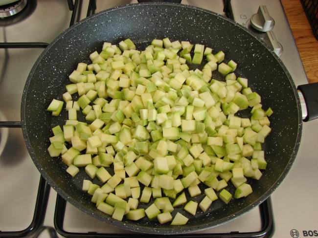 Kabaklı Semizotu Salatası - Yapılışı (3/12) 