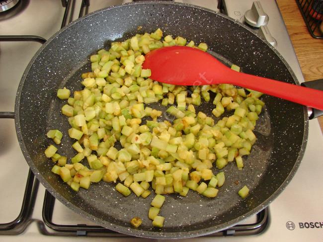 Kabaklı Semizotu Salatası - Yapılışı (4/12) 