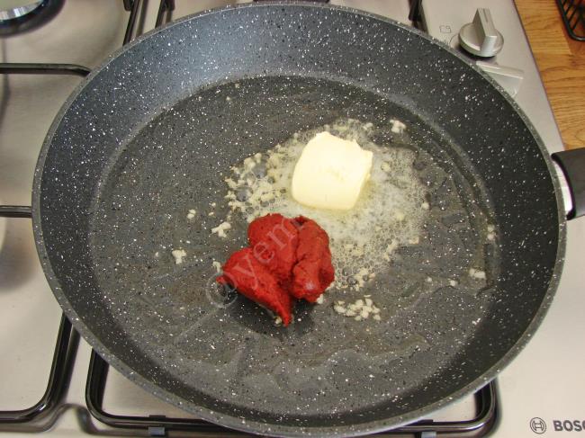 Kremalı Domatesli Demleme Makarna - Yapılışı (3/12) 