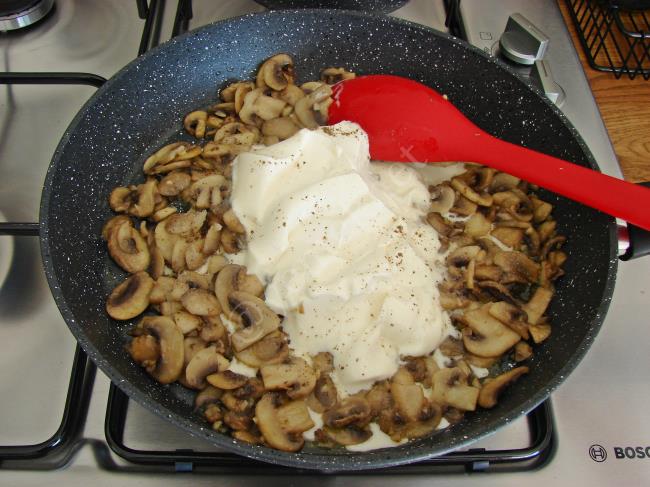 Mantarlı Kremalı Makarna - Yapılışı (7/16) 
