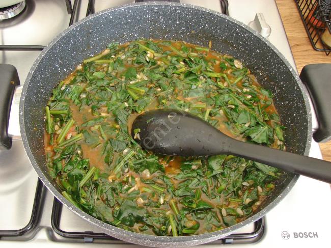 Pirinçli Ispanak Yemeği - Yapılışı (8/12) 