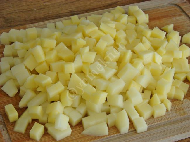 Salçalı Patatesli Yumurta - Yapılışı (2/12) 