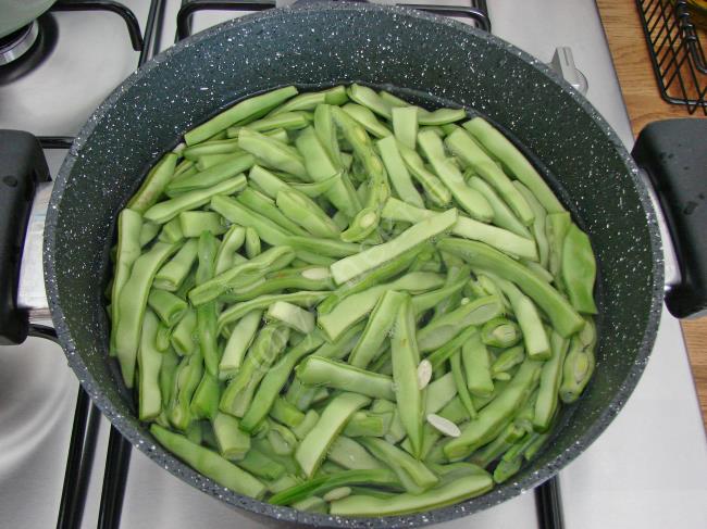 Tavuklu Taze Fasulye Salatası - Yapılışı (3/12) 