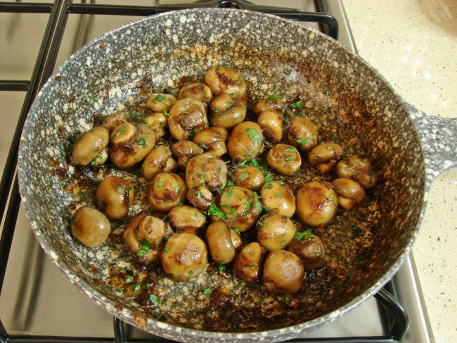 Bütün Mantar Kavurması - Yapılışı (6/8) 