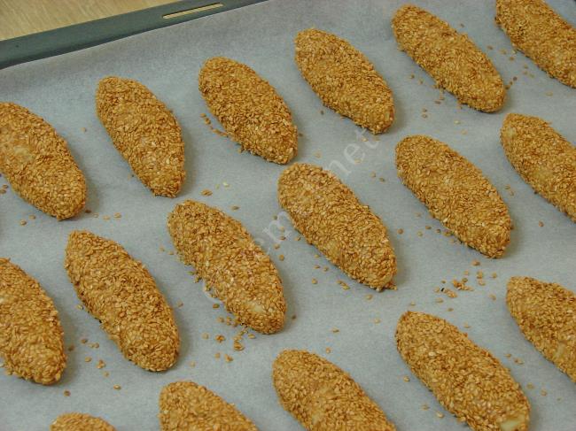 Cevizli Susamlı Tuzlu Kurabiye - Yapılışı (9/12) 