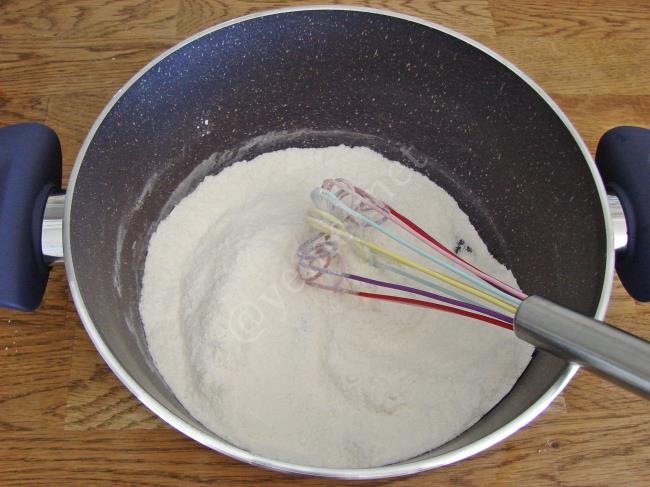 Çikolata Soslu Muhallebi - Yapılışı (3/16) 