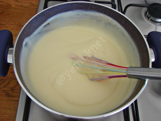 Çikolata Soslu Muhallebi - Yapılışı (7/16) 