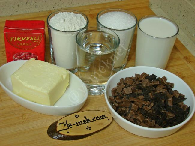 Çikolata Soslu Un Helvası - Yapılışı (1/16) 