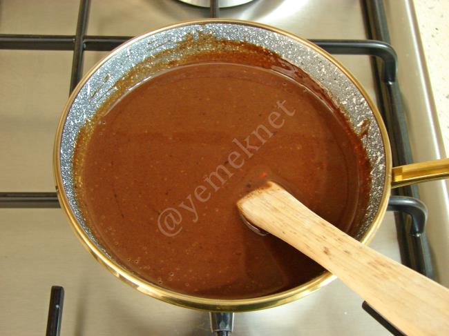 Çikolata Soslu Un Helvası - Yapılışı (11/16) 