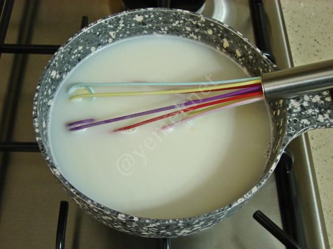 Çikolata Soslu Un Helvası - Yapılışı (2/16) 